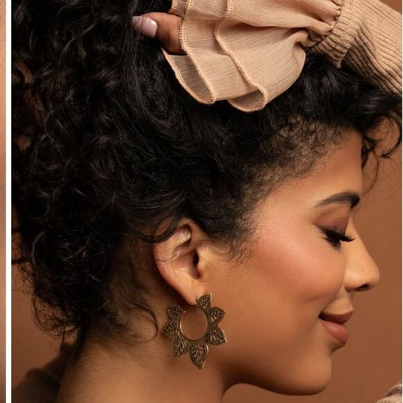 Paparazzi Tangled Tapestry Bold Hoop Earrings Gold Laser Cut Boho Pierced New - Picture 2 of 4